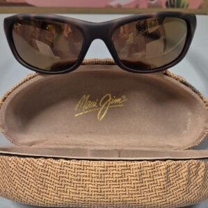 Maui Jim Hipaluhulu Tortoise Sunglasses with Textured Case